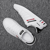 Lässiger Sneaker mit tricolor Streifen
