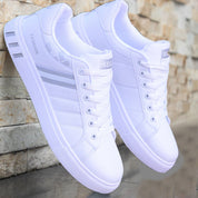 Lässiger Sneaker mit tricolor Streifen