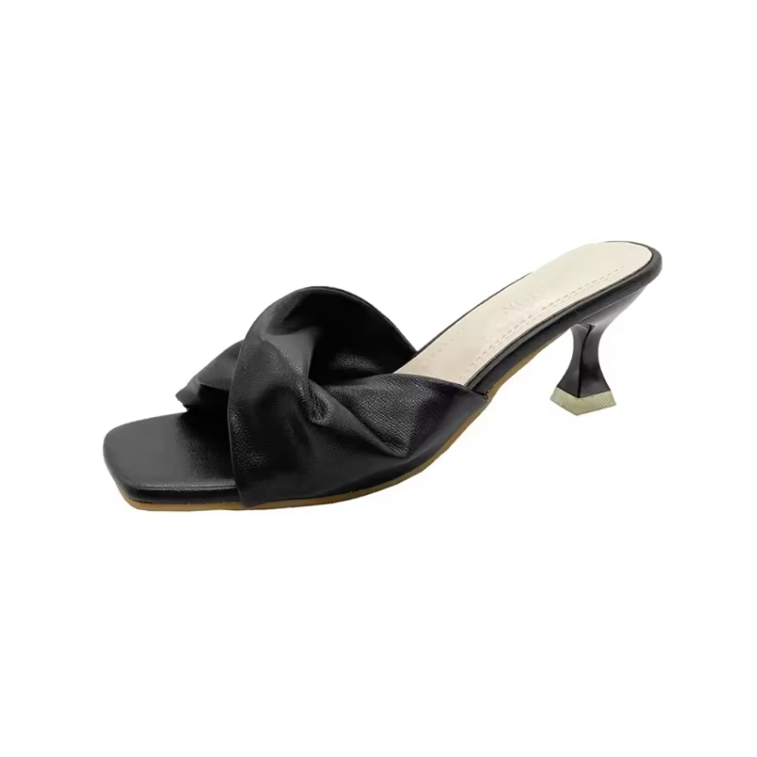 Sandalen mit Twist-Riemen und Absatz