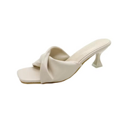 Sandalen mit Twist-Riemen und Absatz