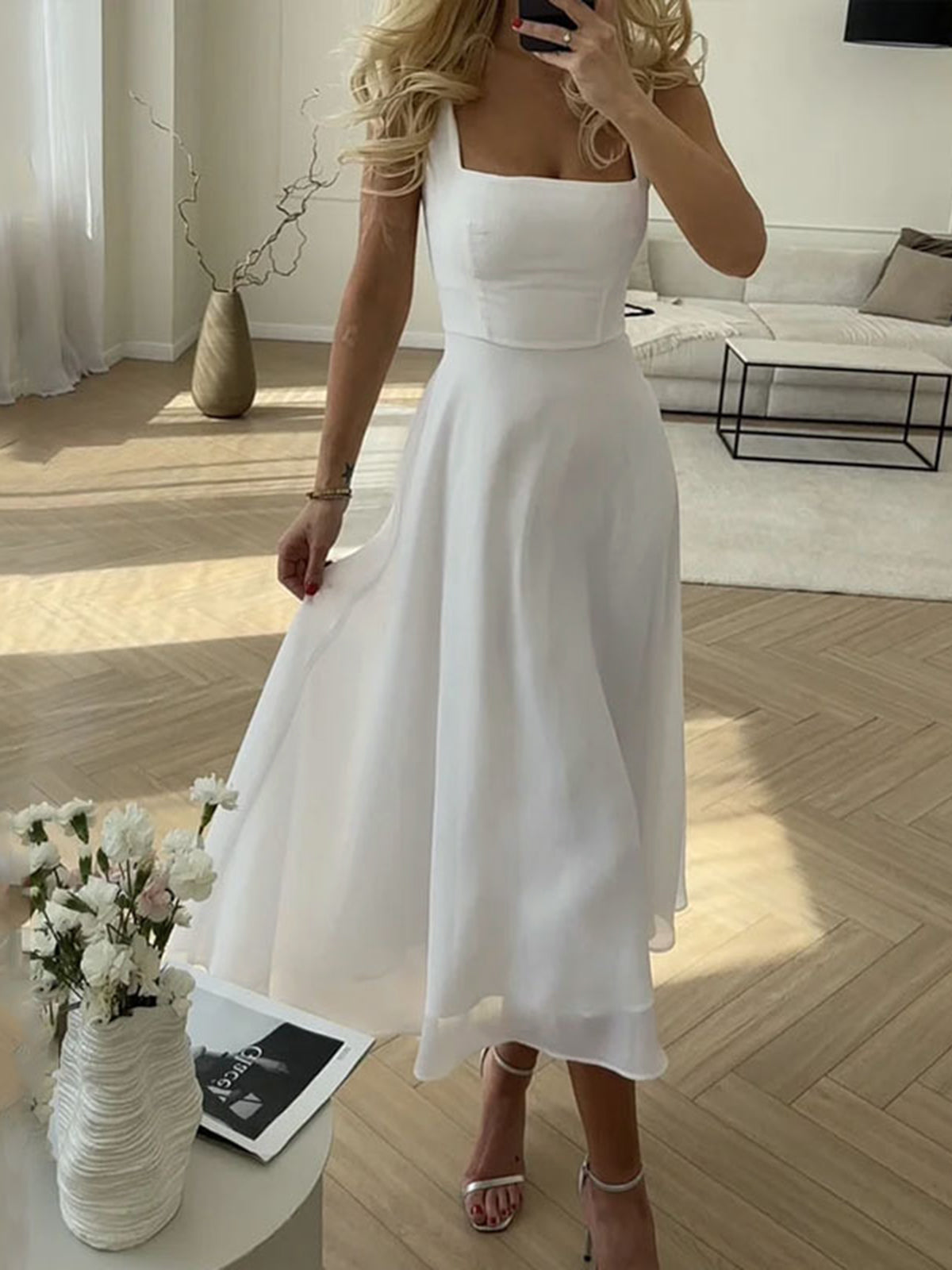 Zeitloses Quadratausschnittkleid