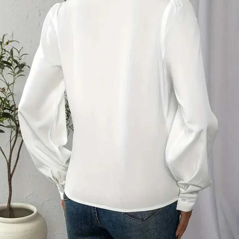 Hj_rdis-_V-Ausschnitt_Bluse_Wei_1.webp