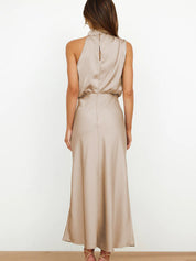 Ärmelloses Satin-Kleid