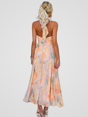 Fließendes Neckholderkleid