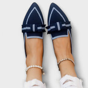 Schicke flache Knotenschuhe