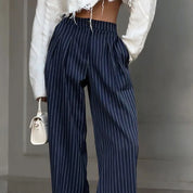 Blau gestreifte Hose