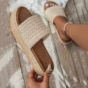 Bequeme Beige Plateausandalen
