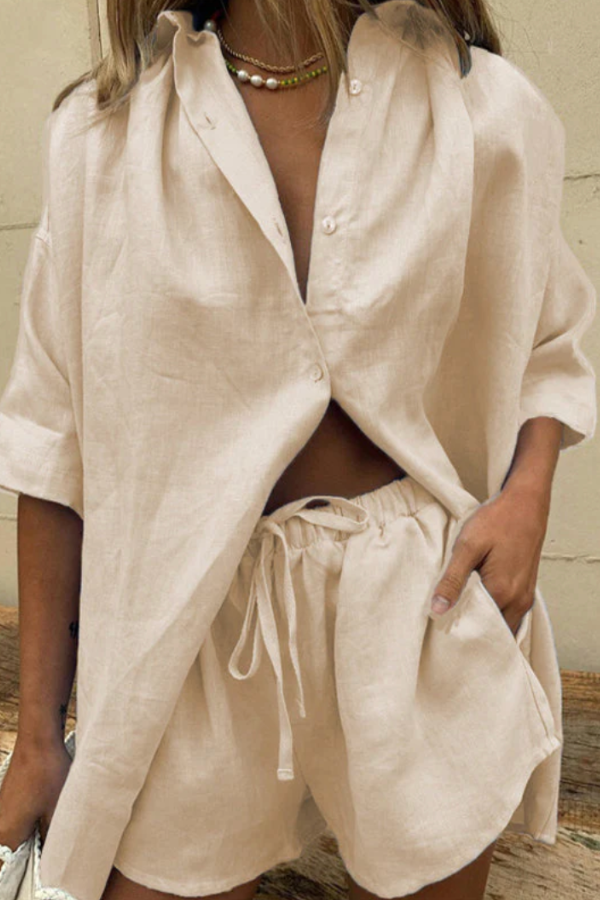 Zweiteiliges leichtes Blusen und Short Set
