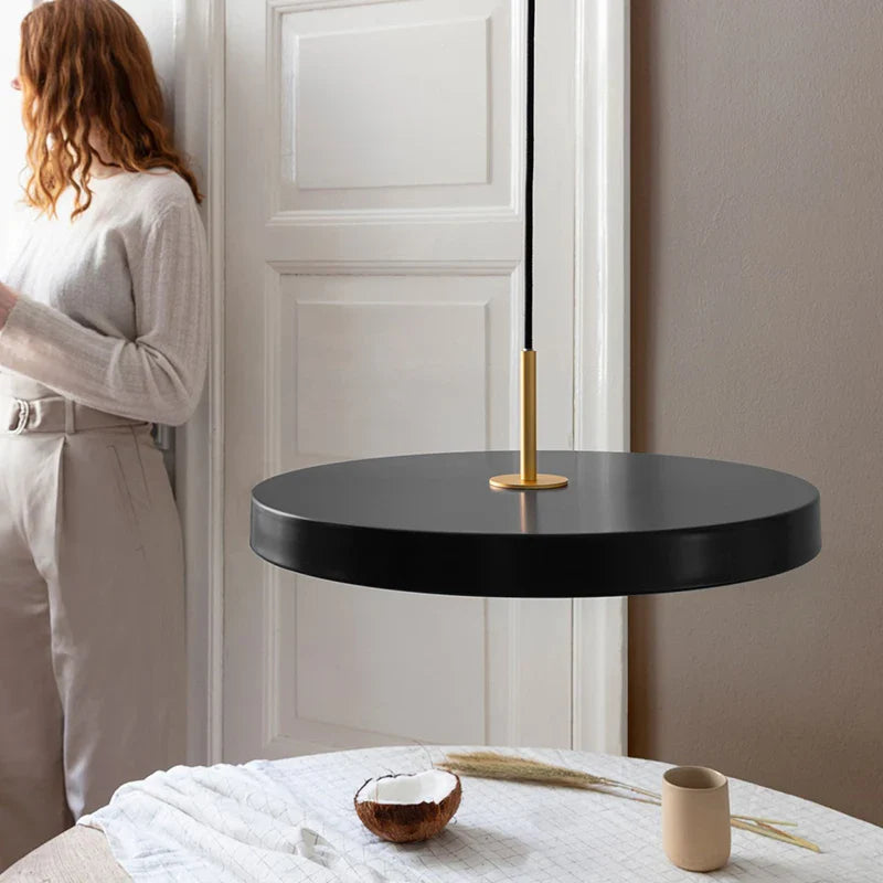 Modo LED-Pendelleuchte UFO aus Metall