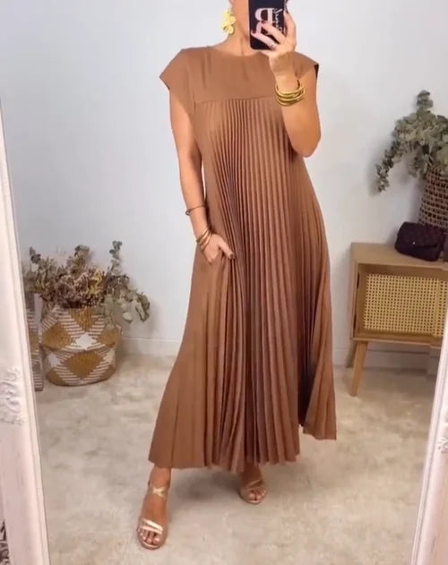 Einfaches einfarbiges Plisseekleid