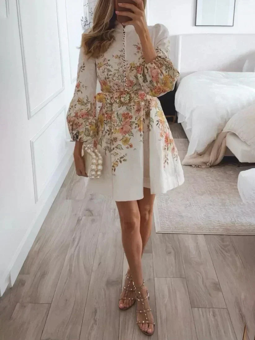 Stylisches Weißes Blumenkleid