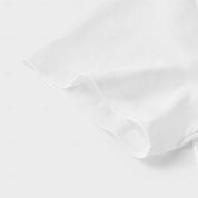 Minimalistisches einfarbiges T-Shirt