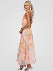 Fließendes Neckholderkleid